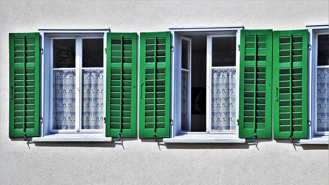 5 måder at dekorere dine vinduer med gardiner uden en gardinstang!