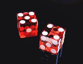 Live dealer casinoer: Fremtidens spiloplevelse?