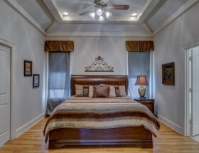 Skab hygge og komfort med en polstret sengegavl
